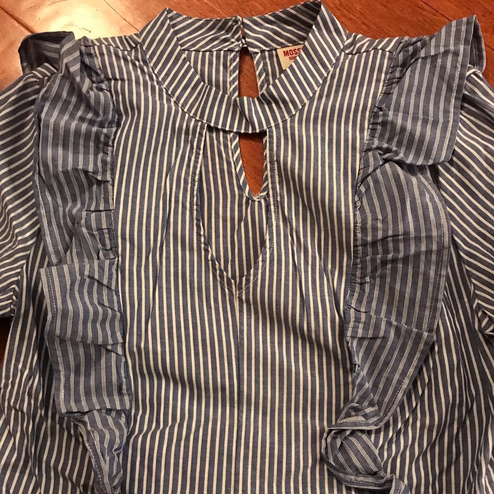 ❌SOLD❌NWT Mossimo Blue Striped Ruffle Top - Picture 3 of 3